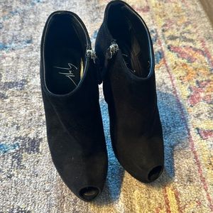 Giuseppe Zanotti booties with peep toe size 35 black
